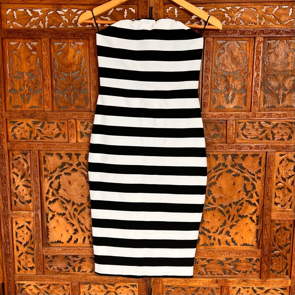 Cute Strapless, Black & White Mini Dress with zipper back
